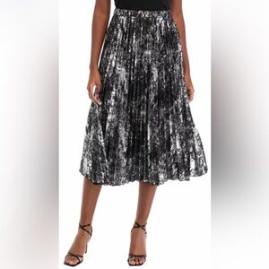 Cupio Black & Metallic Silver Pleated Skirt NWT Size Medium